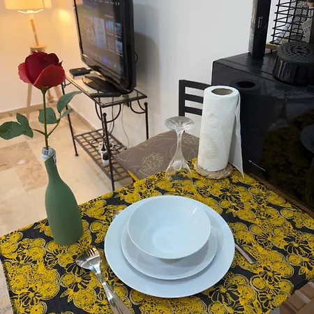 In One House 4* Rueil-Malmaison