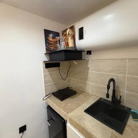 In One House 4* Rueil-Malmaison